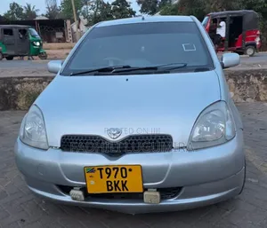 Toyota Vitz 2003 Silver