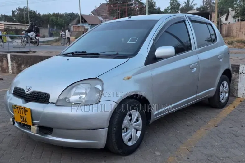 Toyota Vitz 2003 Silver
