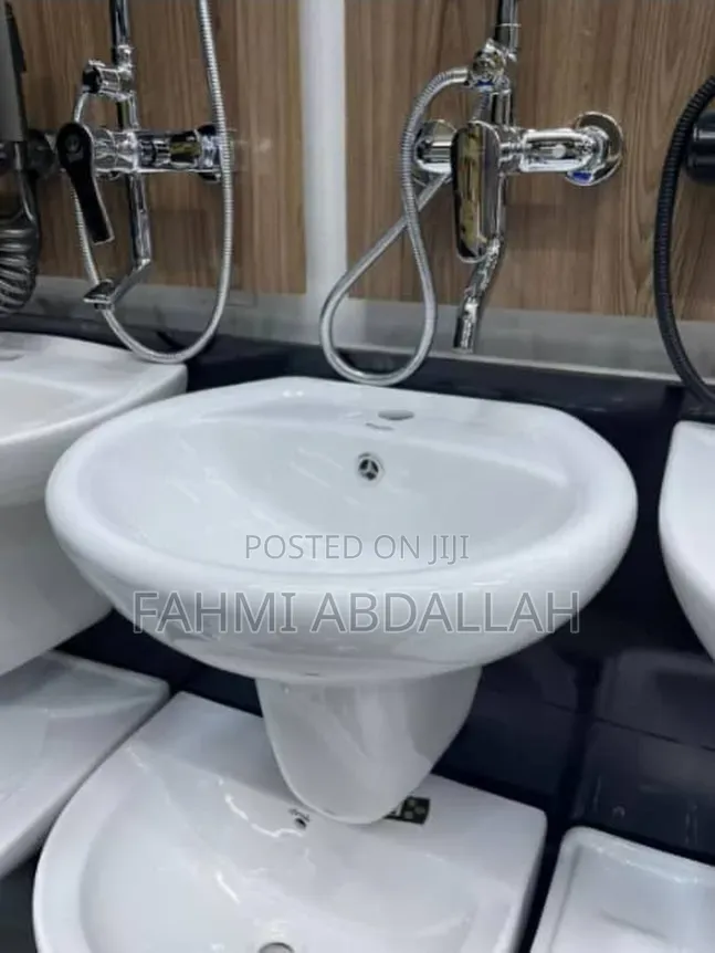Space-Saving Half Pedestal Hand Wash Basin for Compact Bathrooms