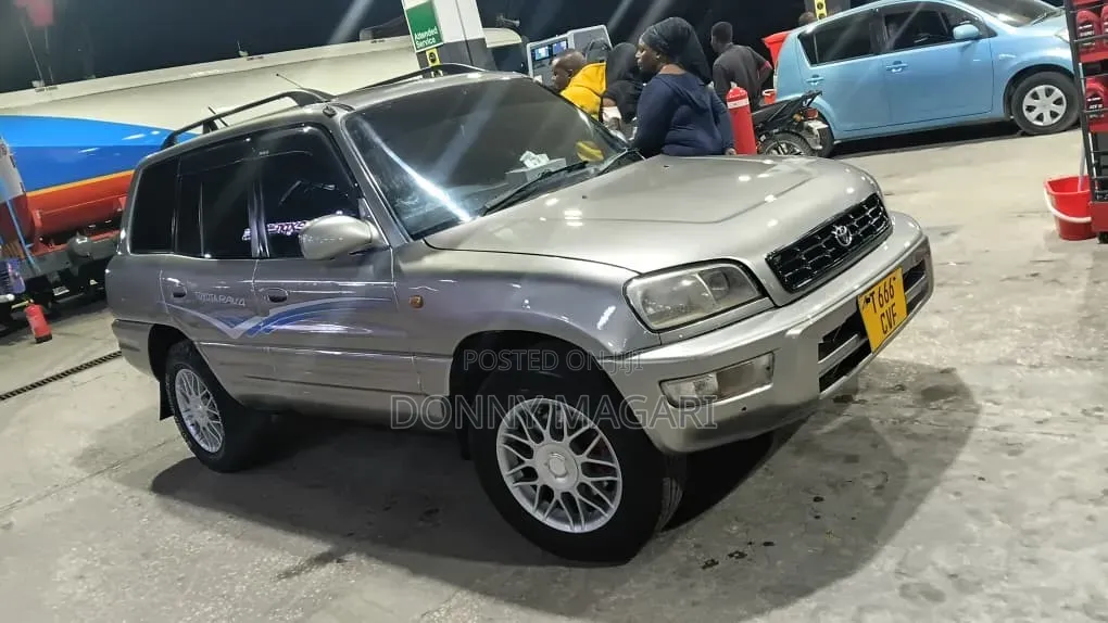 Toyota RAV4 Base 4x4 1999 Silver