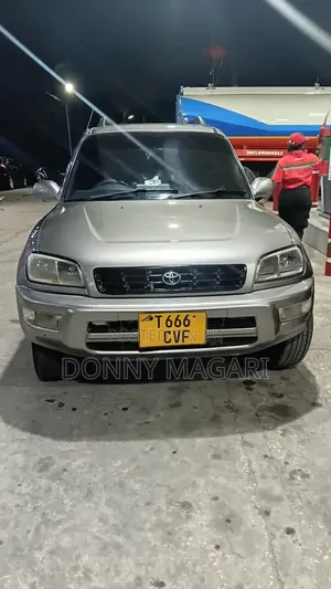 Toyota RAV4 Base 4x4 1999 Silver