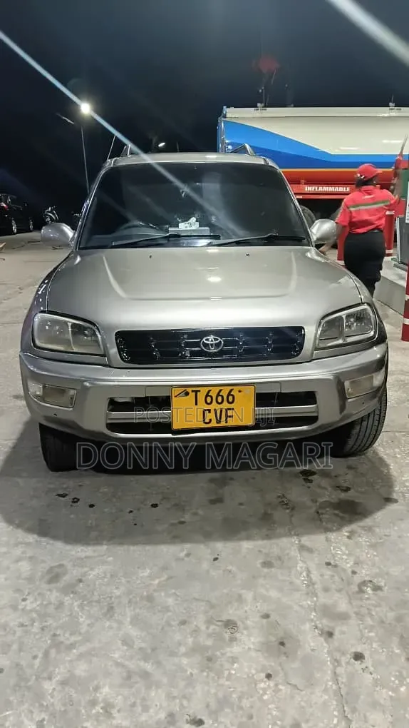 Toyota RAV4 Base 4x4 1999 Silver