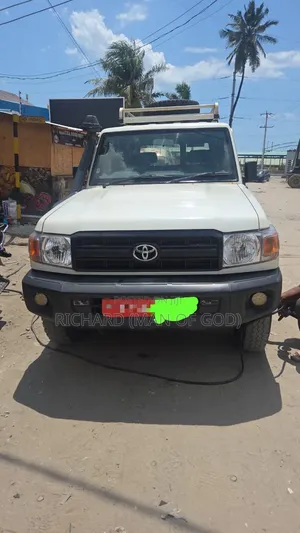 Toyota Land Cruiser 2021 White