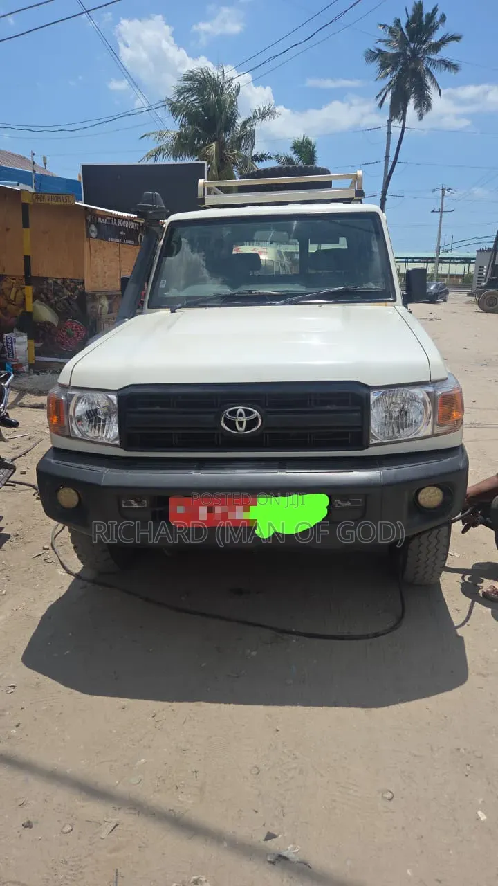 Toyota Land Cruiser 2021 White