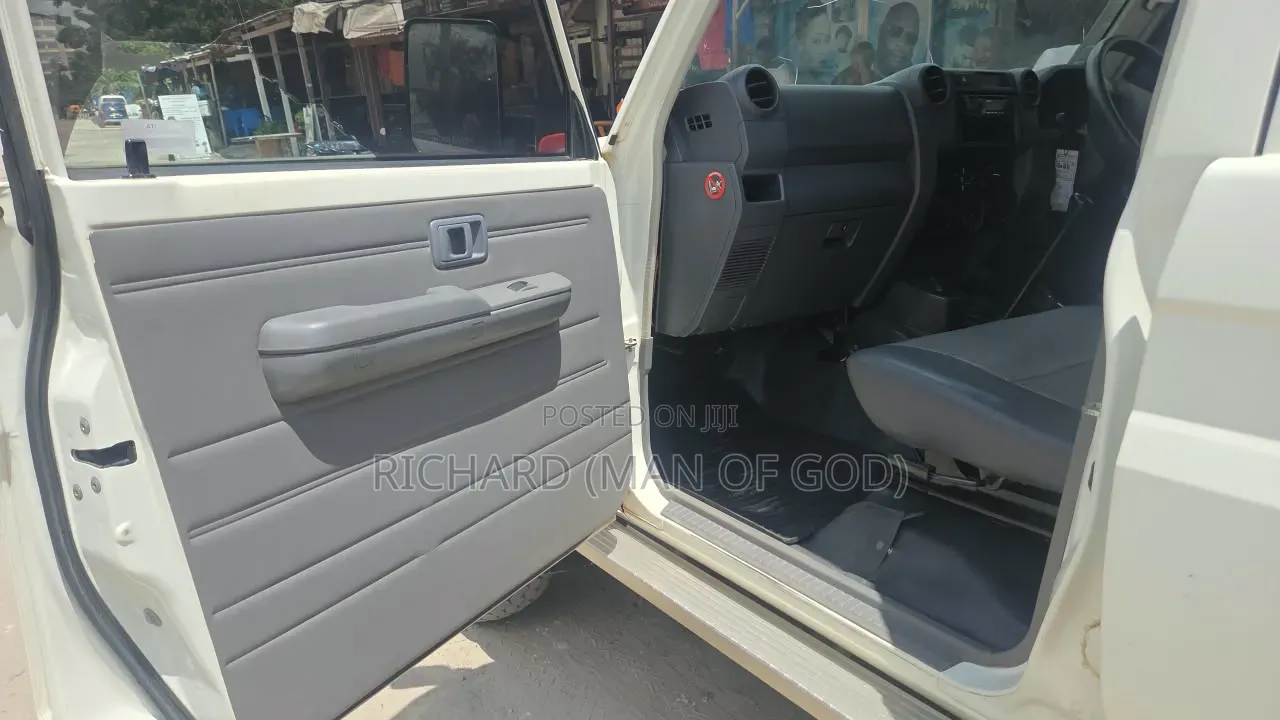 Toyota Land Cruiser 2021 White