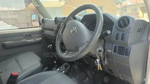 Toyota Land Cruiser 2021 White