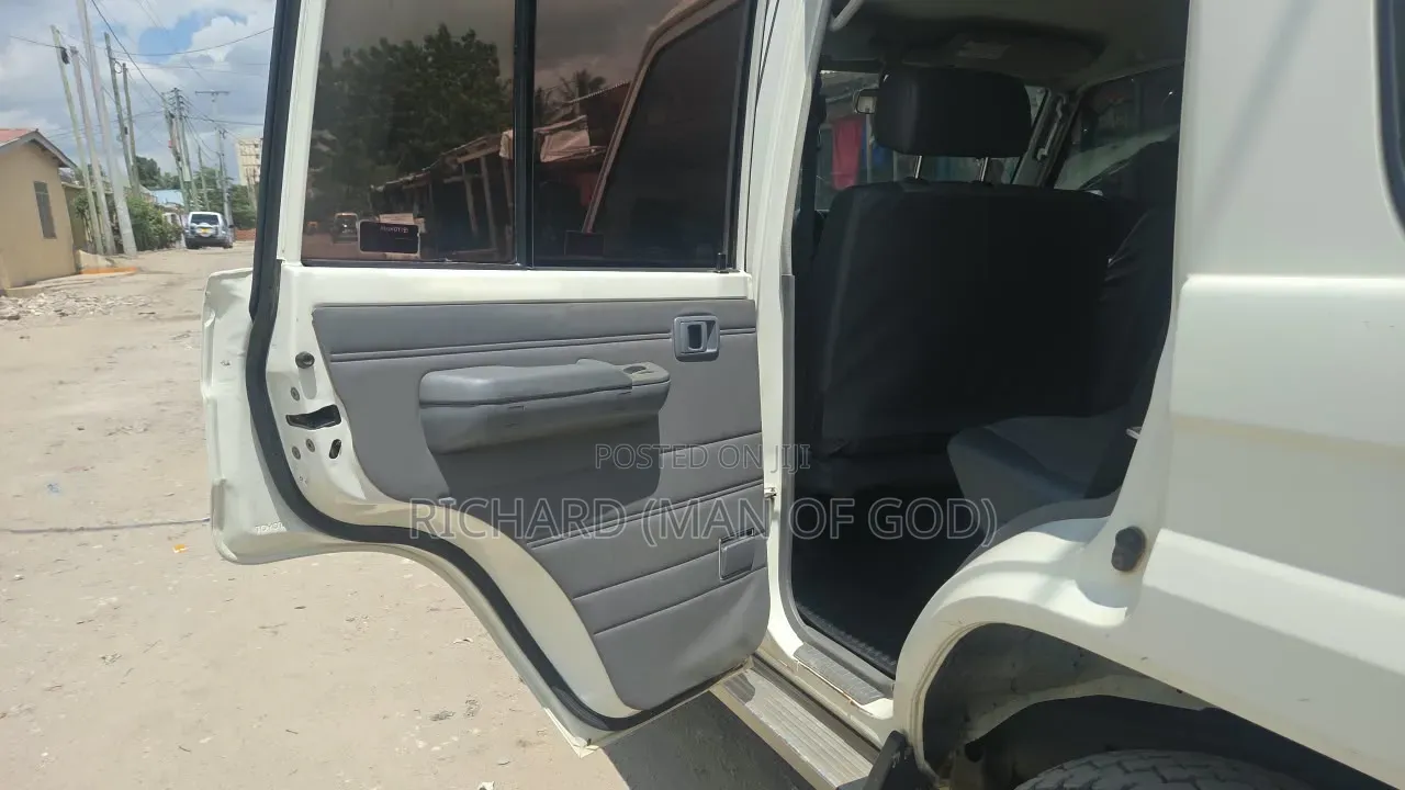 Toyota Land Cruiser 2021 White