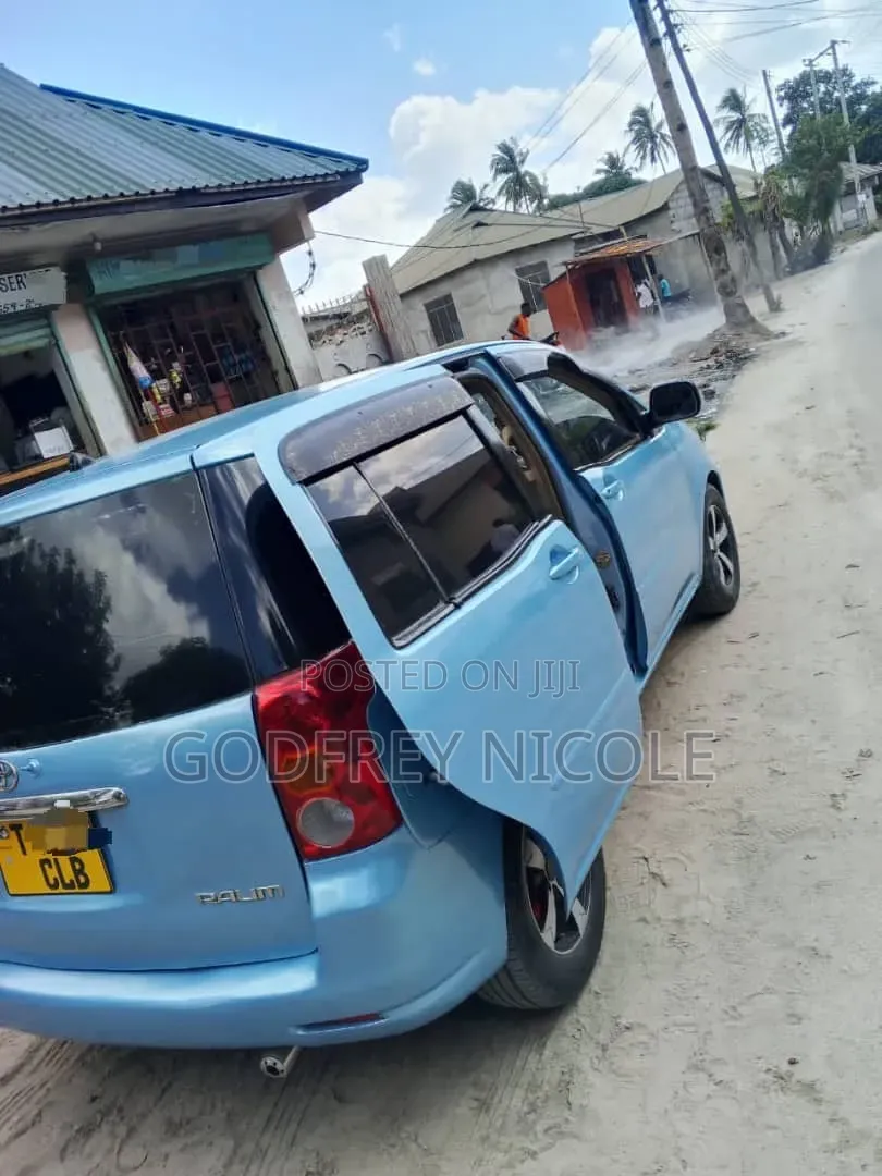 Toyota Raum 2004 Blue