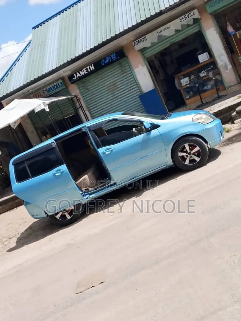 Toyota Raum 2004 Blue