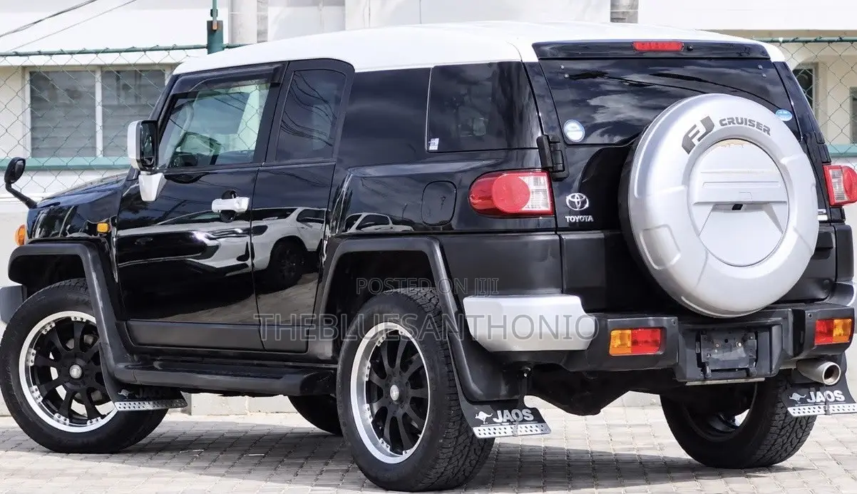 Toyota FJ Cruiser 2015 Black