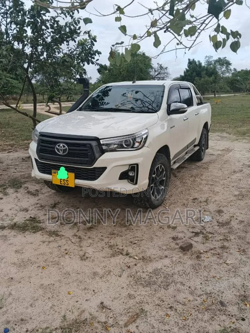 Toyota Hilux 2019 White