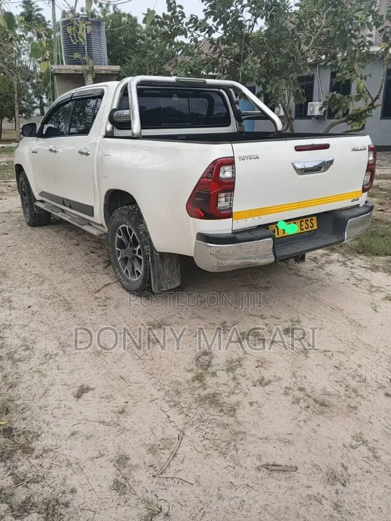 Toyota Hilux 2019 White