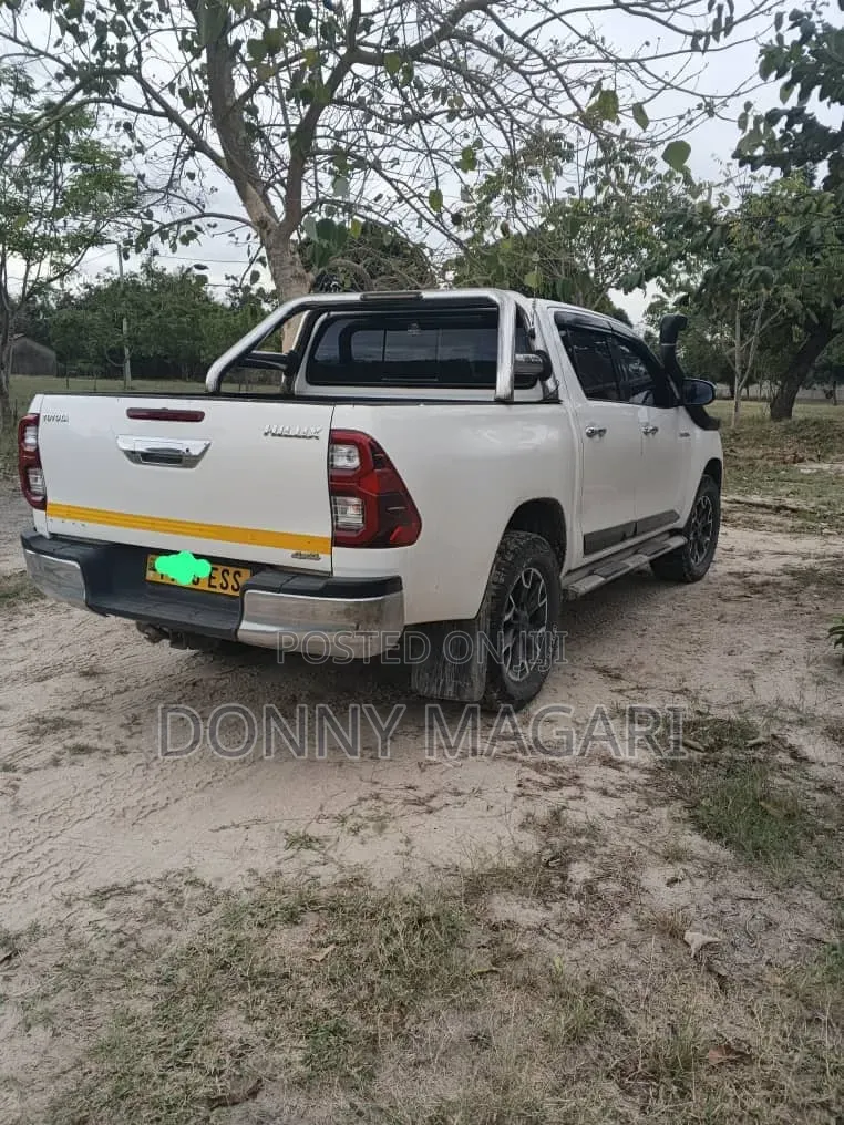 Toyota Hilux 2019 White