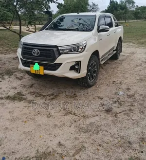 Toyota Hilux 2019 White
