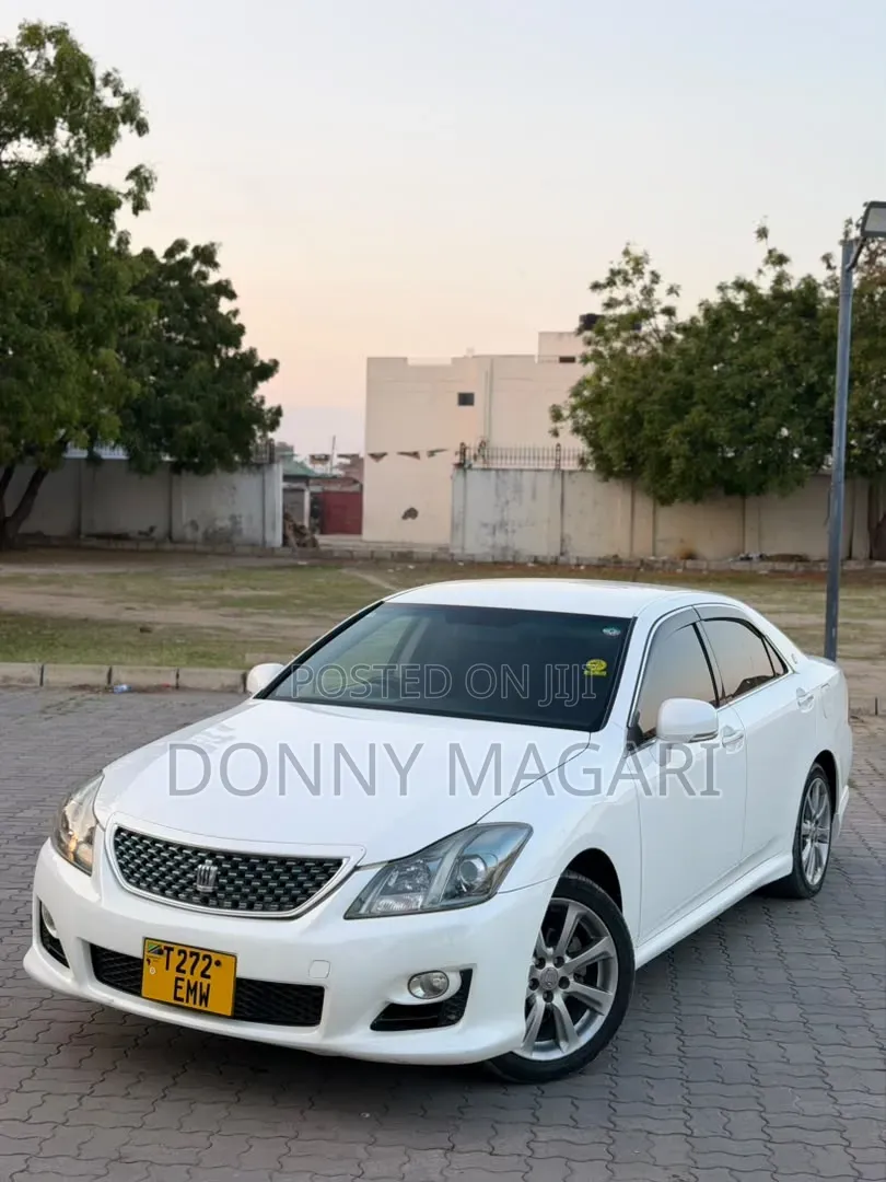 Toyota Crown 2015 White
