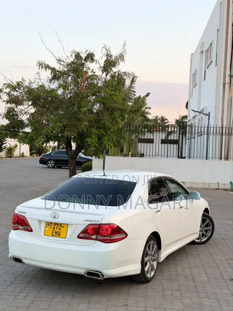 Toyota Crown 2015 White