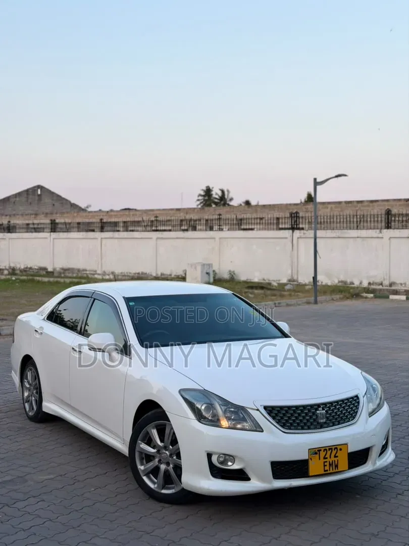 Toyota Crown 2015 White