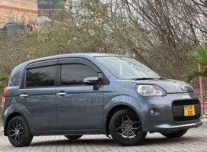 Toyota Porte 2015 Gray
