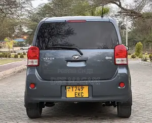Toyota Porte 2015 Gray