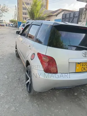 Toyota IST 2004 Silver