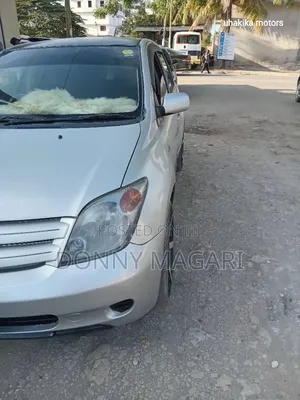 Toyota IST 2004 Silver