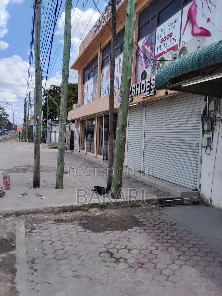 NYUMBA INAUZWA YENYE MADUKA 12 for Sale in Kinondoni Road