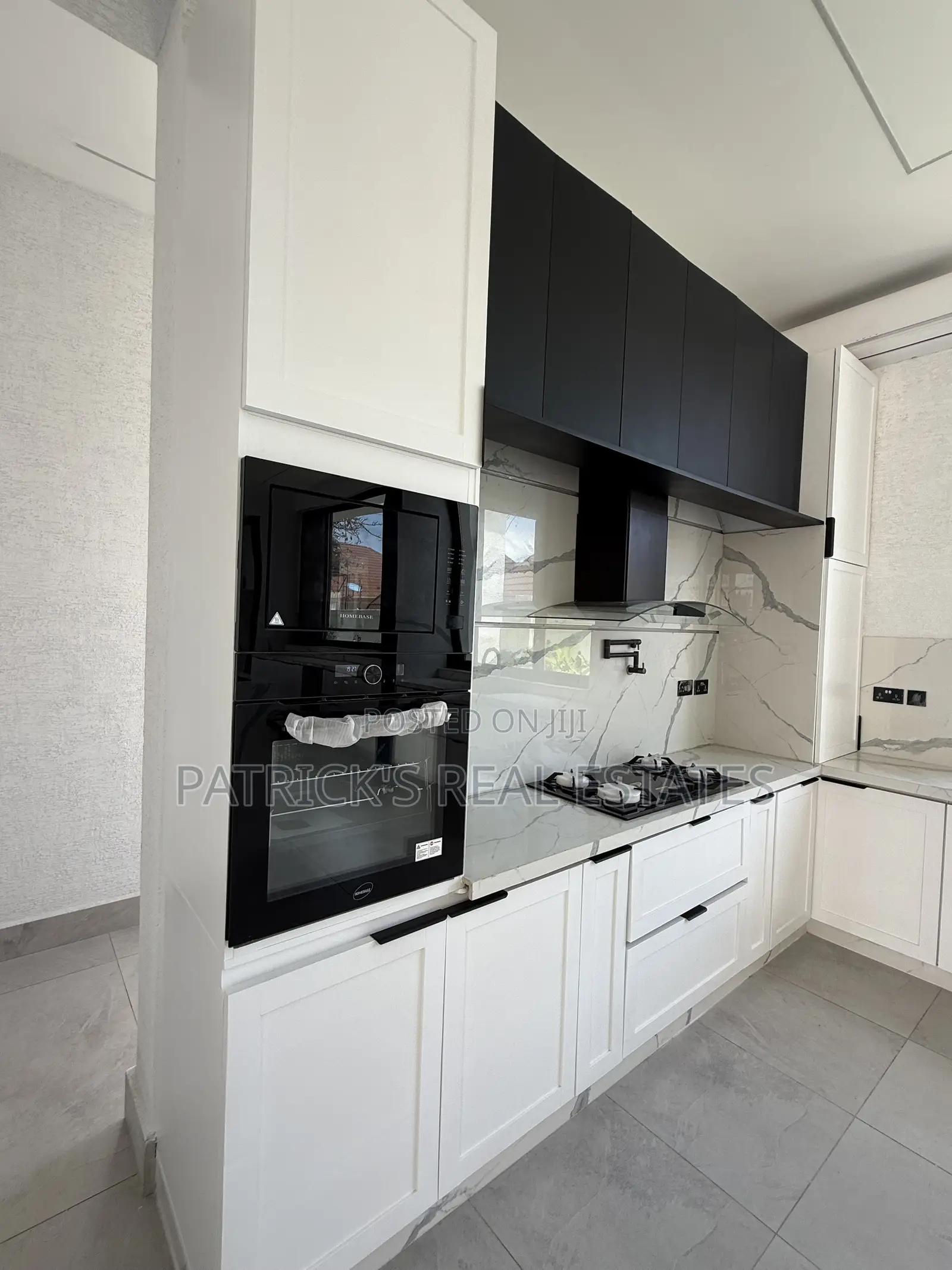 8bdrm Mansion in Kunduchi for sale