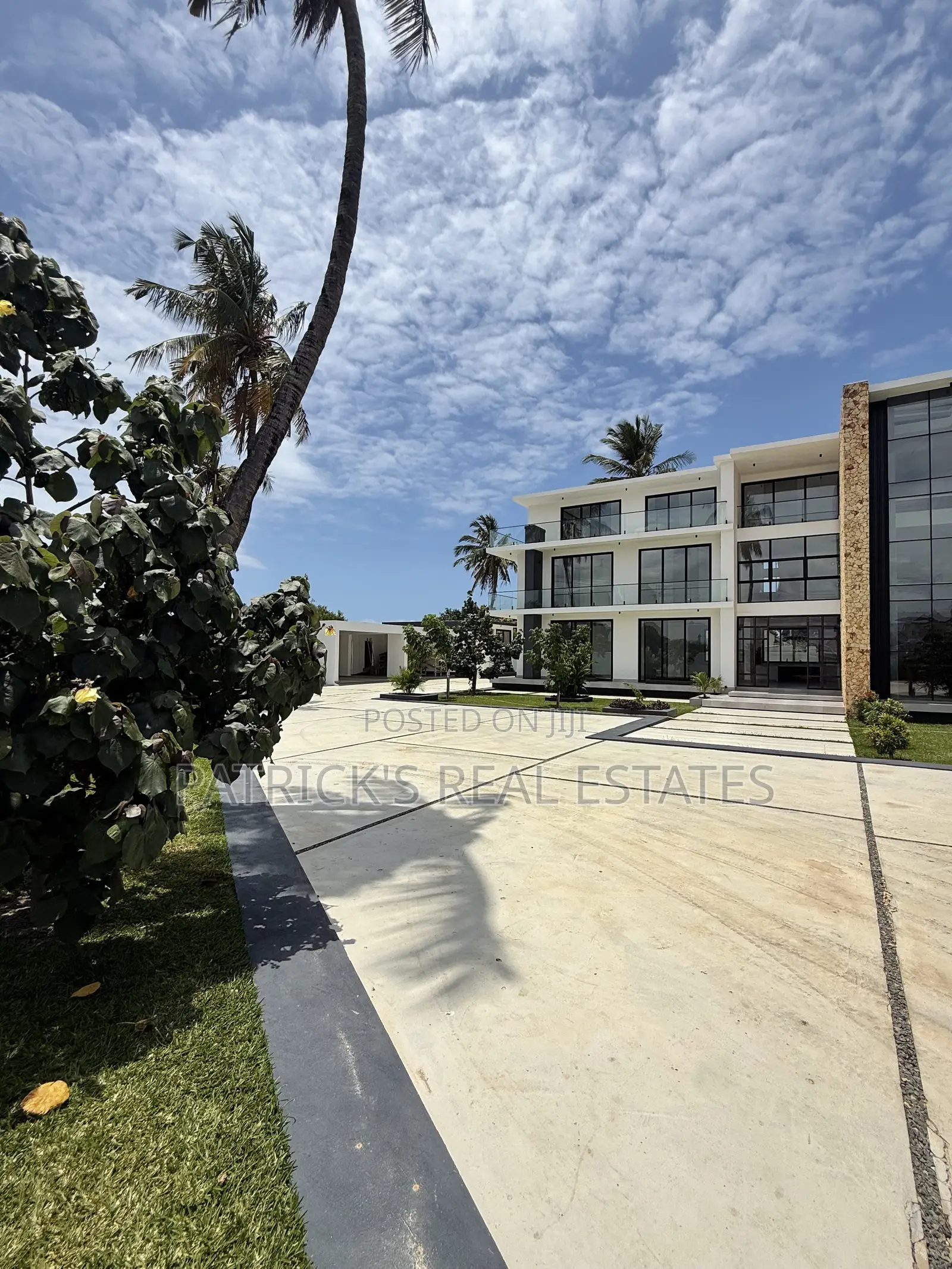 8bdrm Mansion in Kunduchi for sale