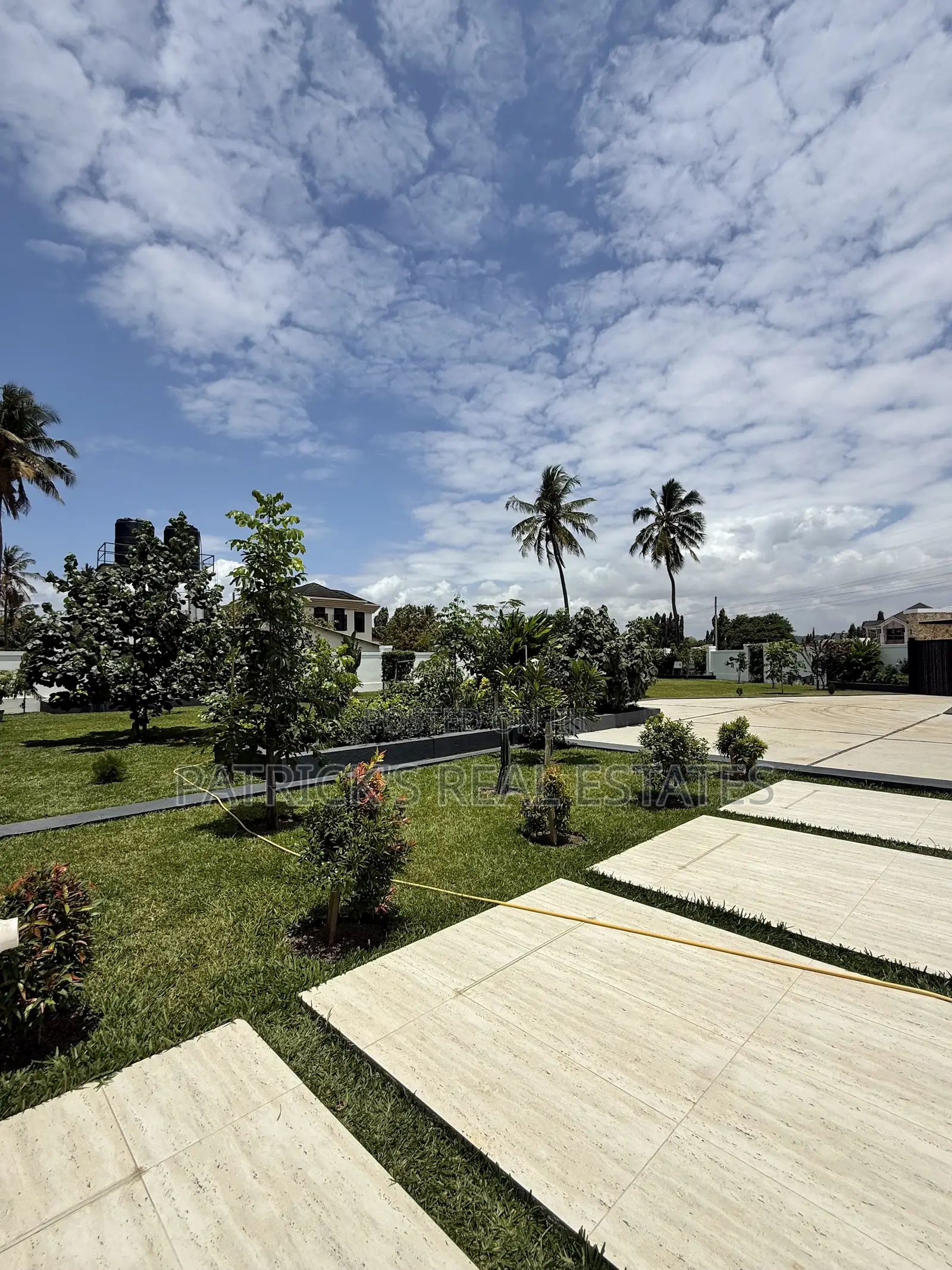 8bdrm Mansion in Kunduchi for sale