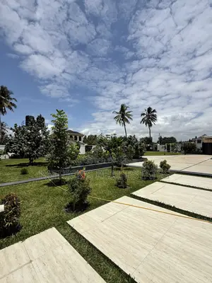 8bdrm Mansion in Kunduchi for sale