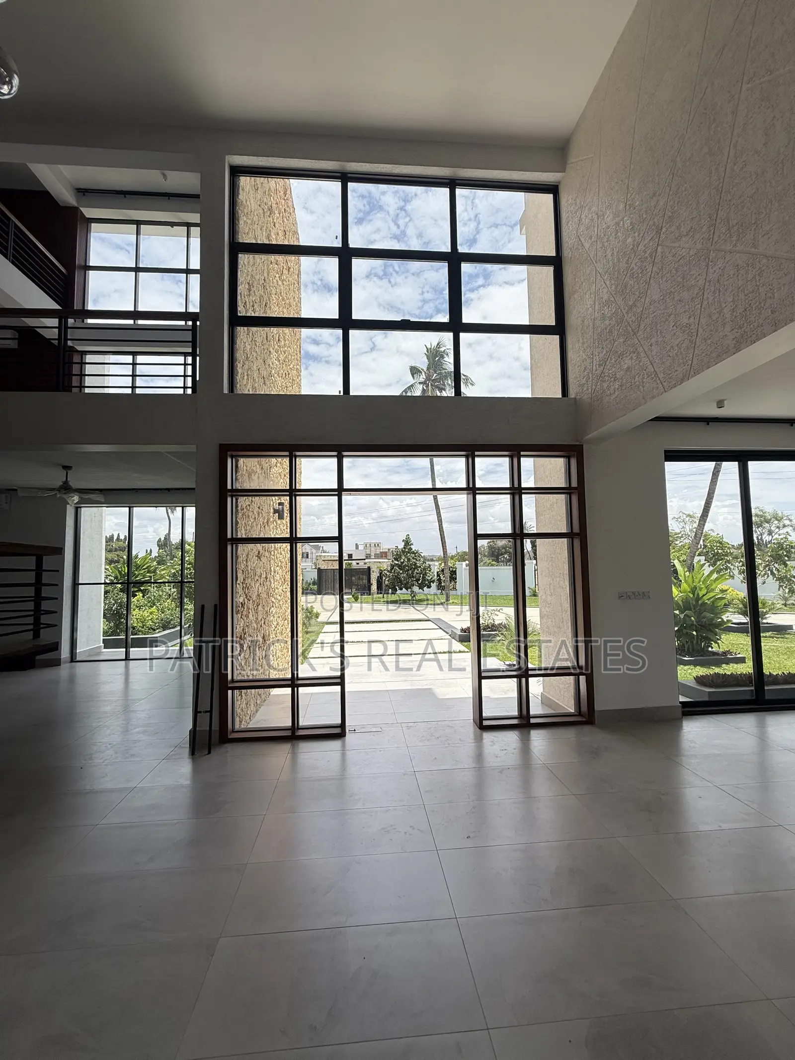 8bdrm Mansion in Kunduchi for sale