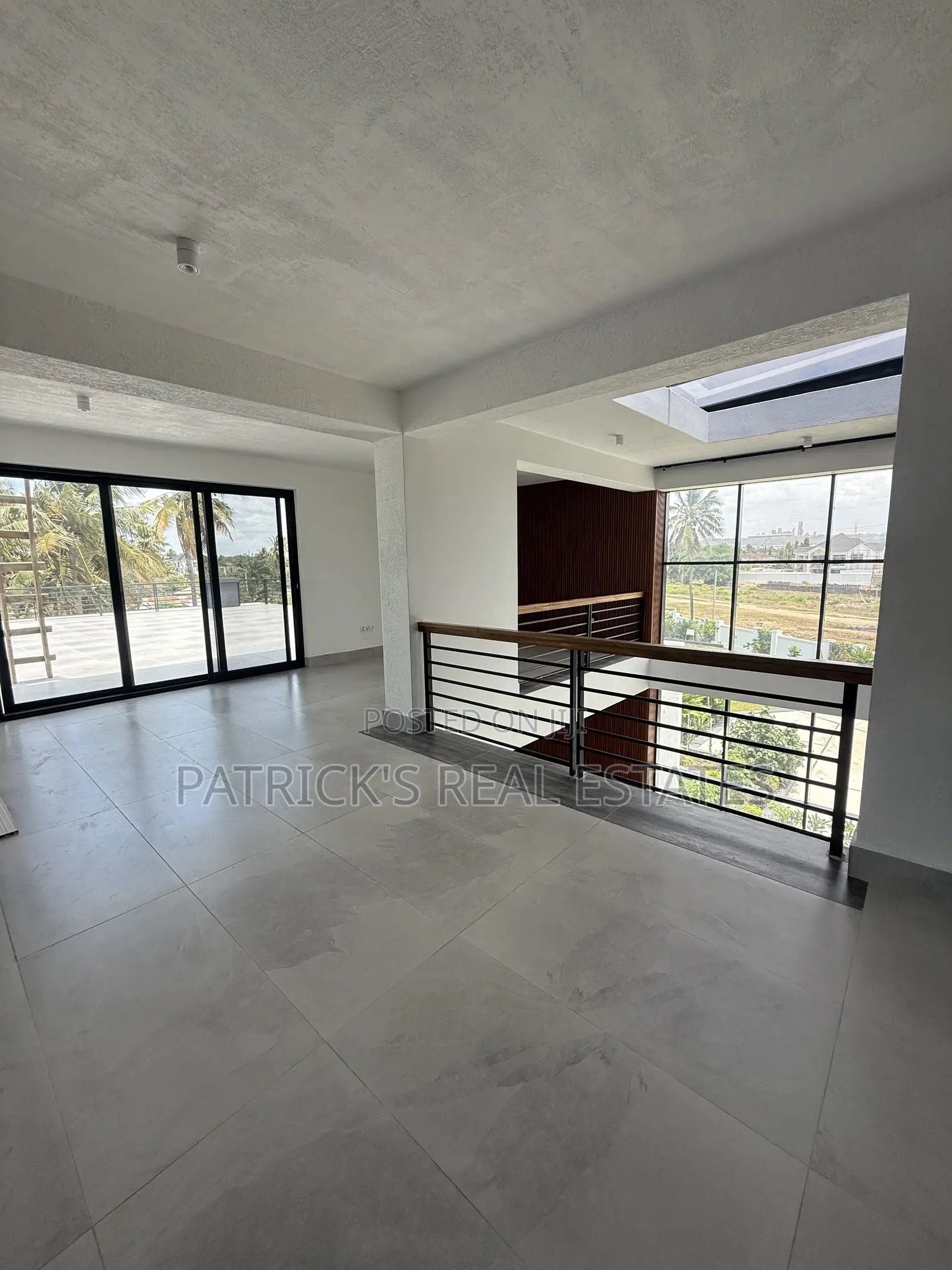 8bdrm Mansion in Kunduchi for sale