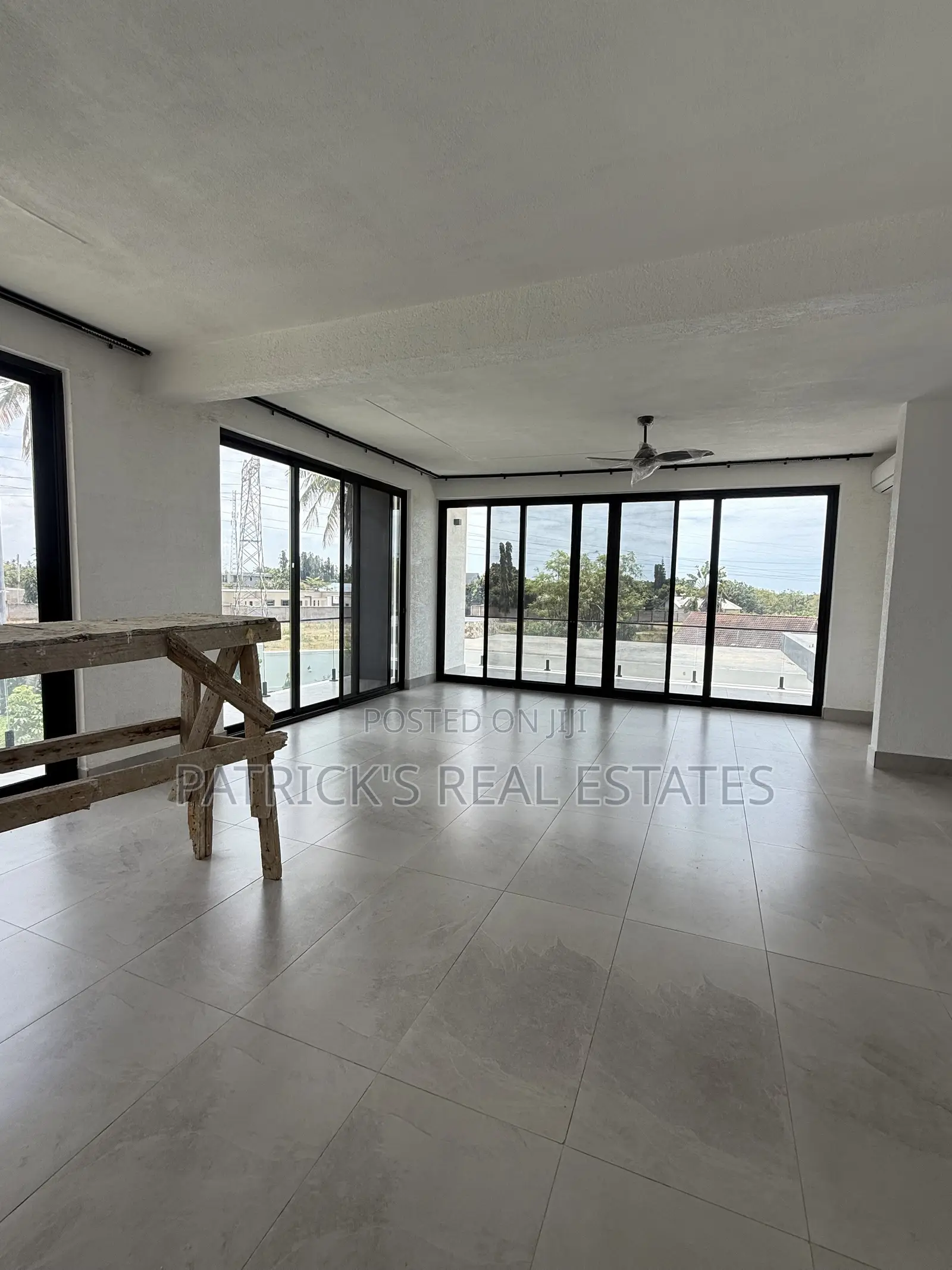 8bdrm Mansion in Kunduchi for sale