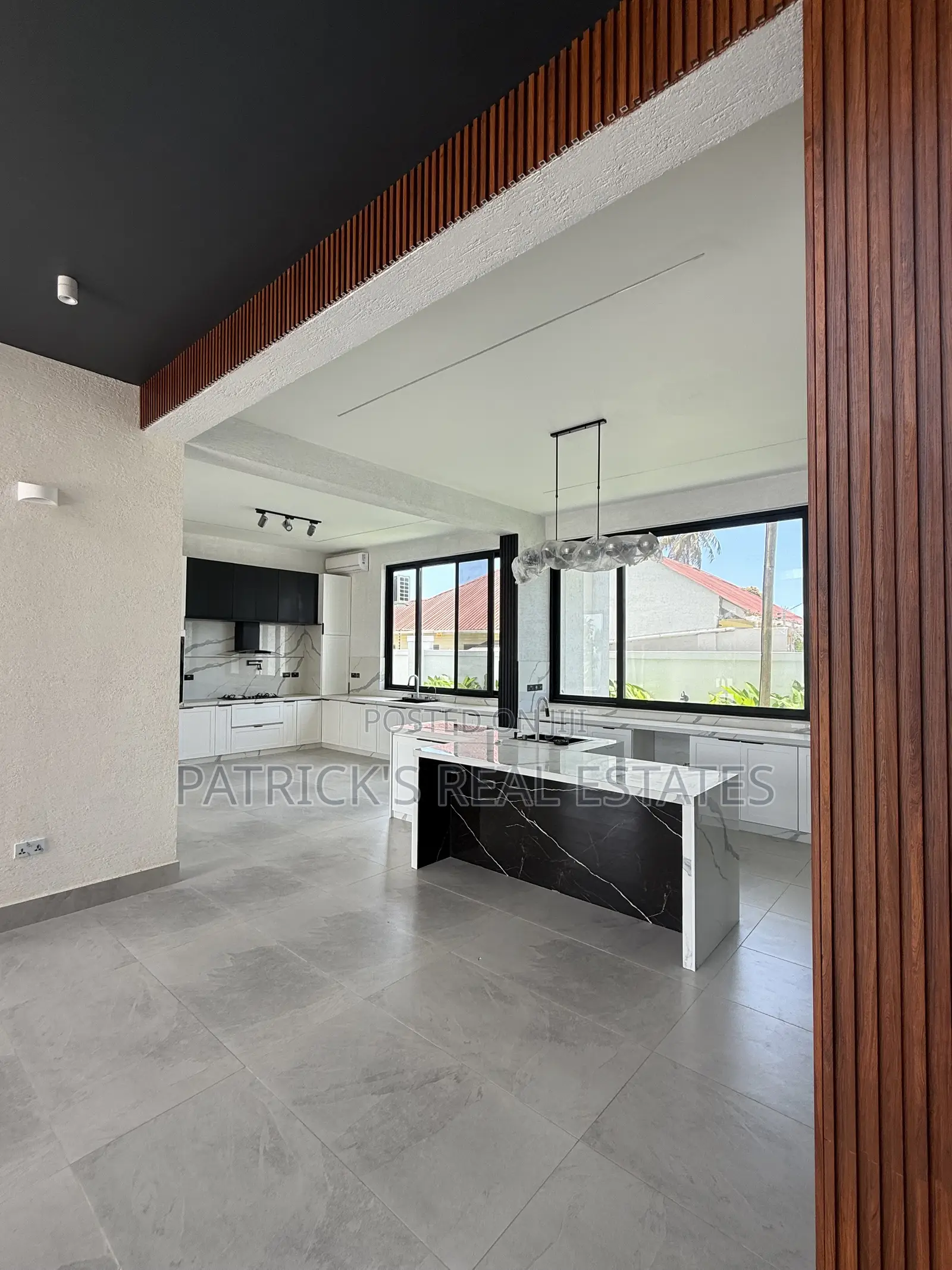 8bdrm Mansion in Kunduchi for sale