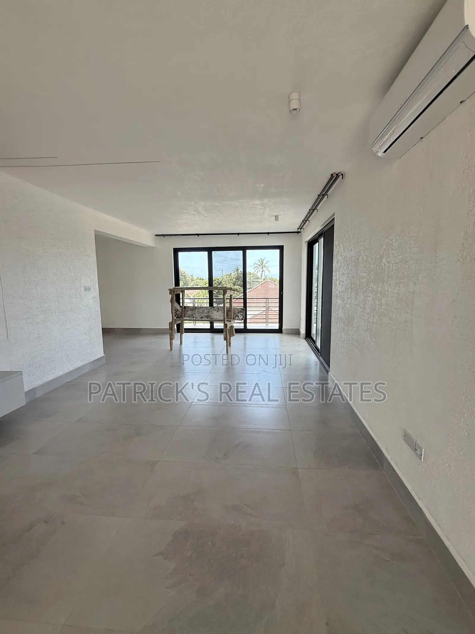 8bdrm Mansion in Kunduchi for sale