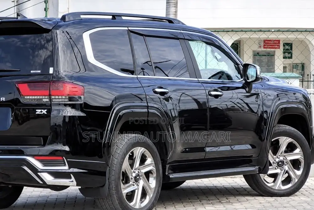 Toyota Land Cruiser 2023 Matt Black