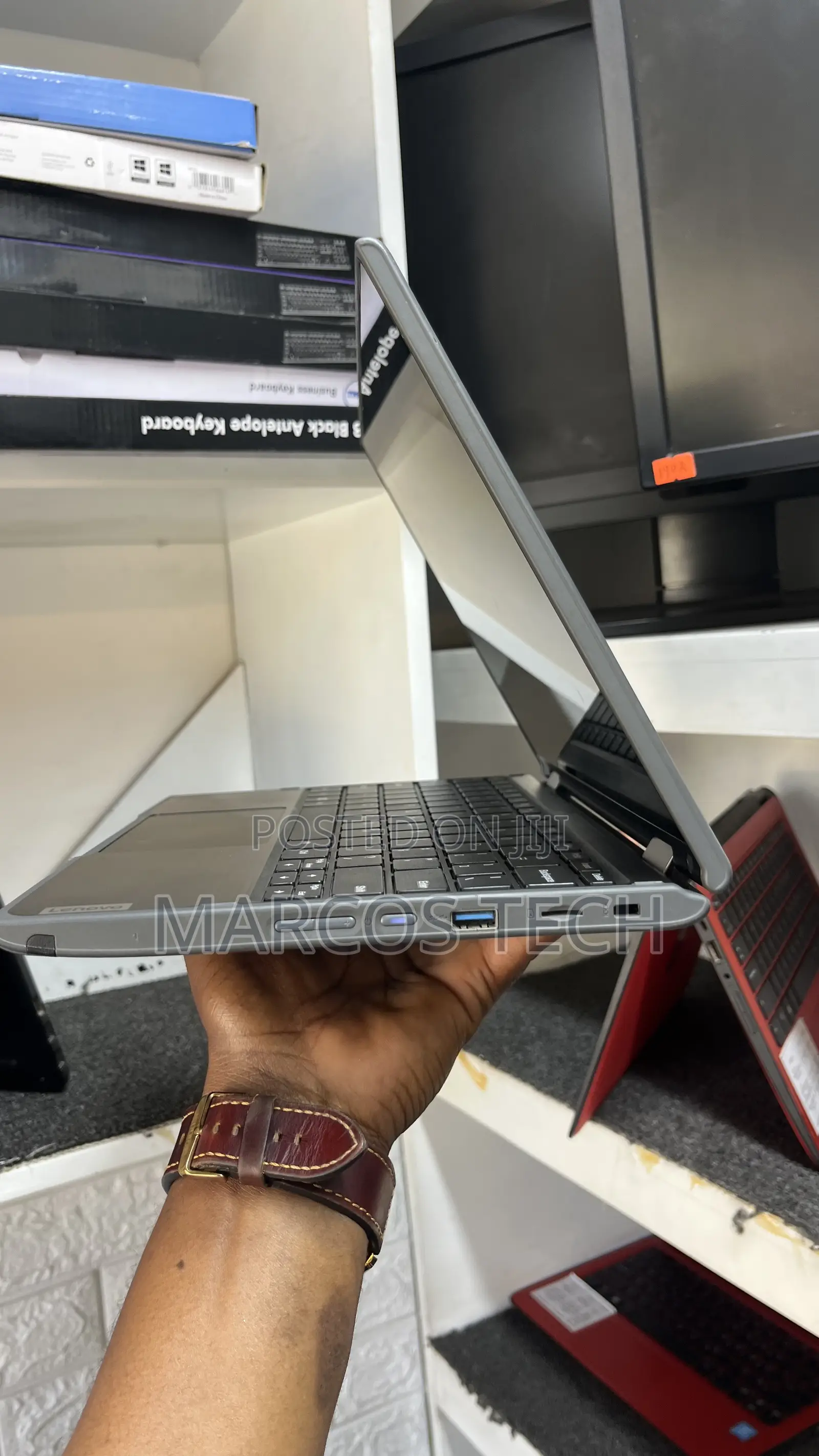Laptop Lenovo 300e 4GB Intel SSD 128GB
