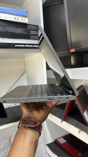 Laptop Lenovo 300e 4GB Intel SSD 128GB