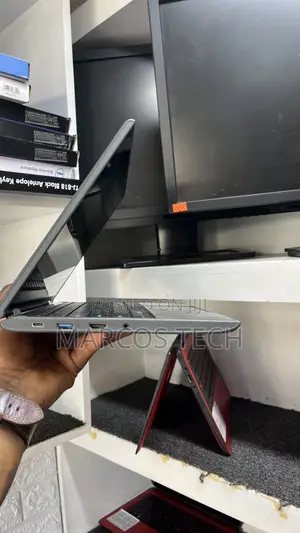 Laptop Lenovo 300e 4GB Intel SSD 128GB
