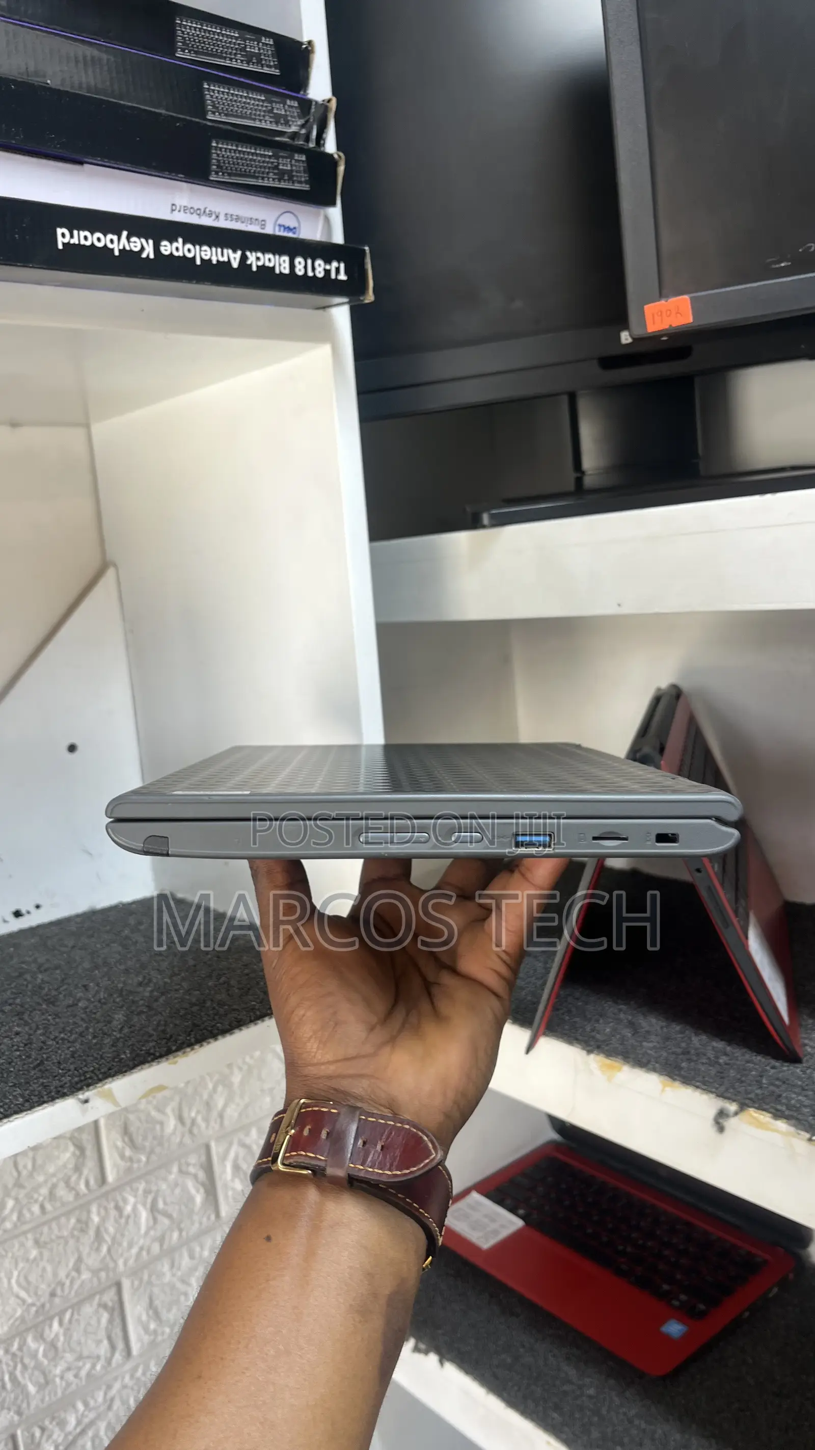 Laptop Lenovo 300e 4GB Intel SSD 128GB