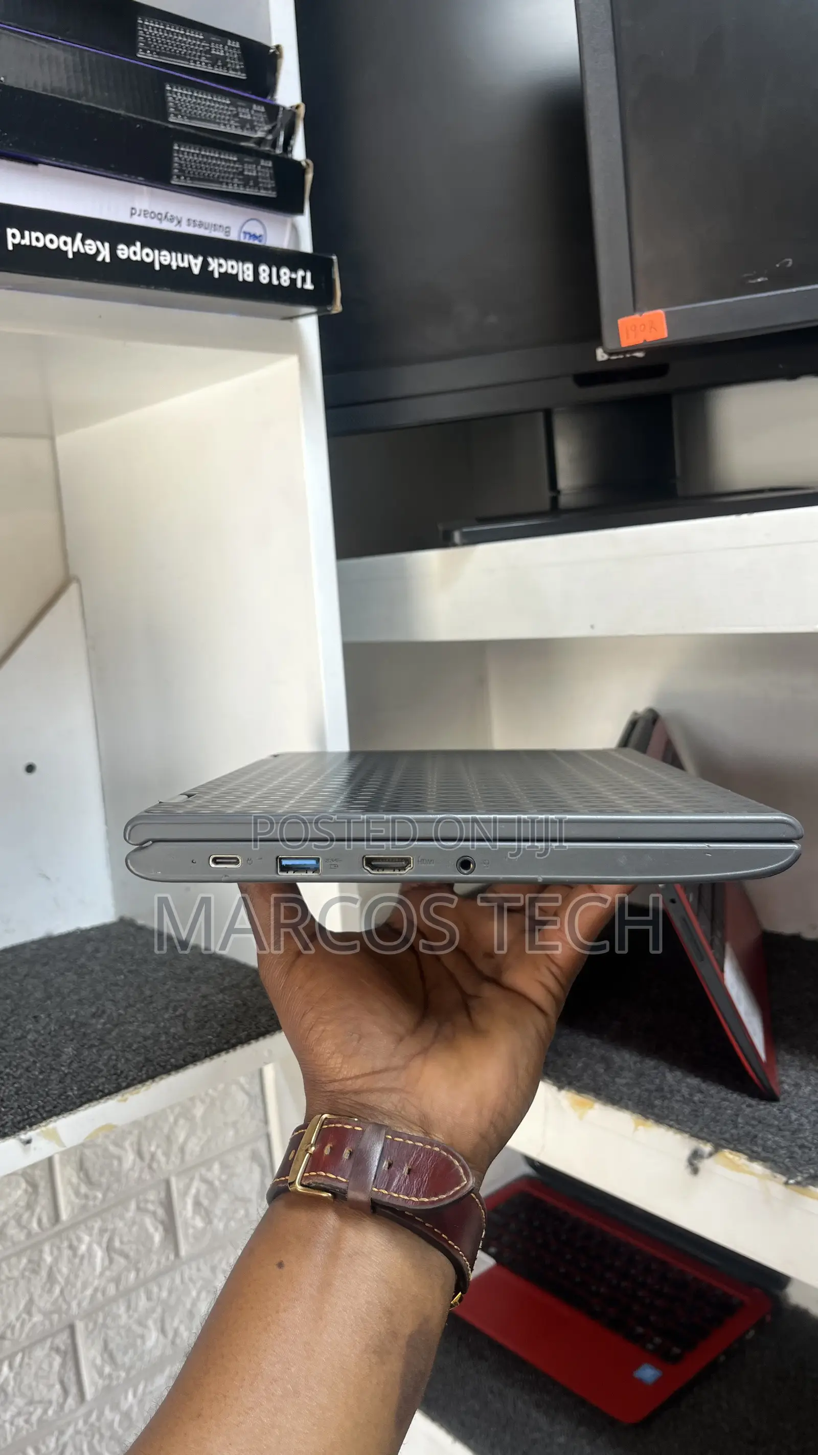 Laptop Lenovo 300e 4GB Intel SSD 128GB