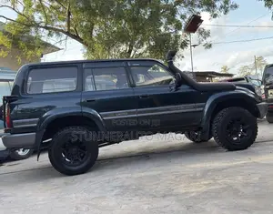 Toyota Land Cruiser 1999 Green