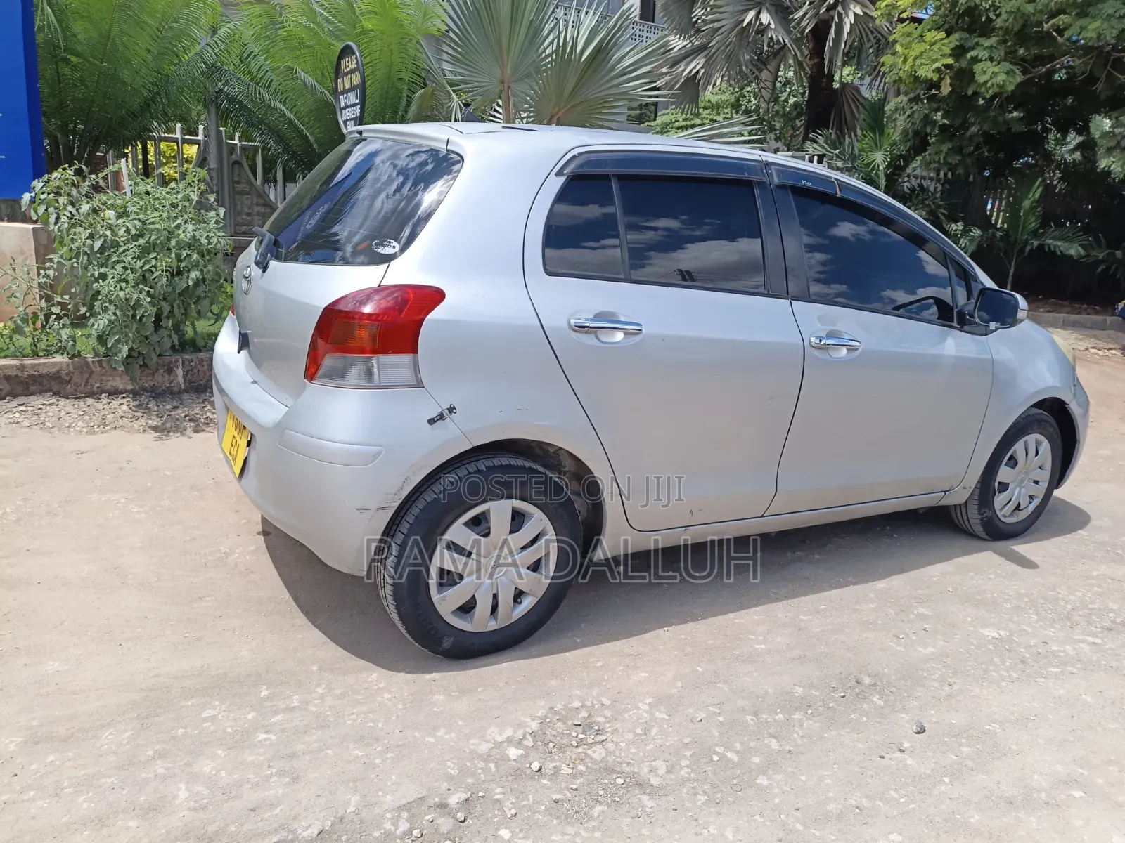Toyota Vitz 2007 Silver