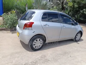 Toyota Vitz 2007 Silver