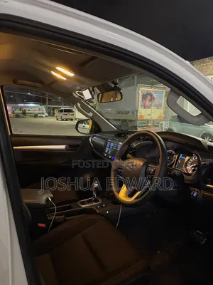 Toyota Hilux 2021 White