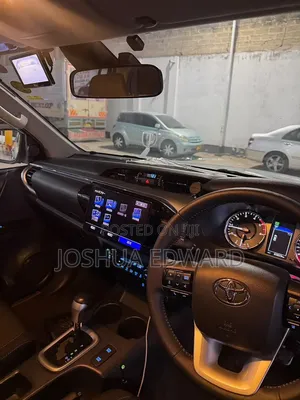 Toyota Hilux 2021 White