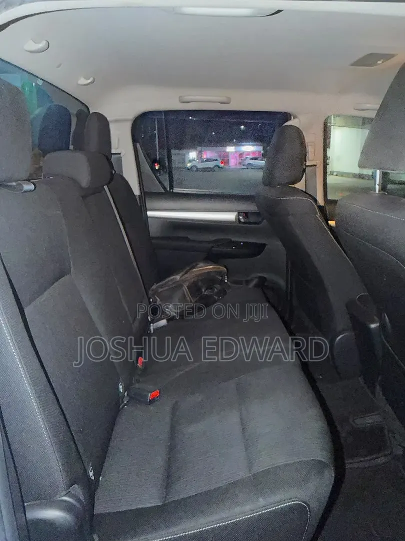 Toyota Hilux 2021 White