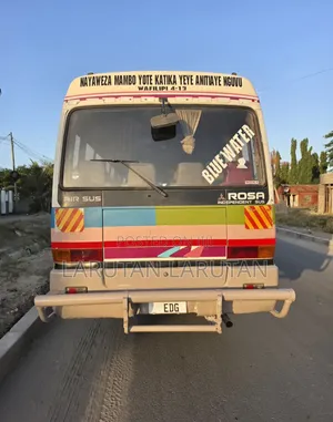Mitsubishi Fuso Rosa 1993 Beige