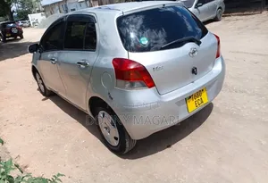 Toyota Vitz 2006 Silver