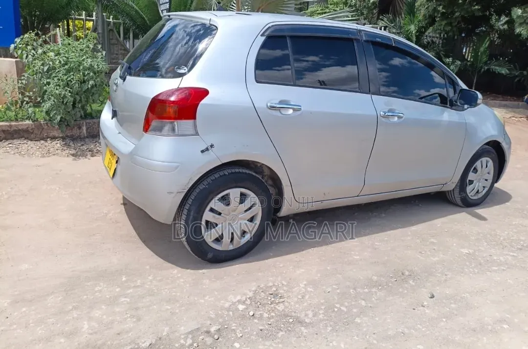 Toyota Vitz 2006 Silver